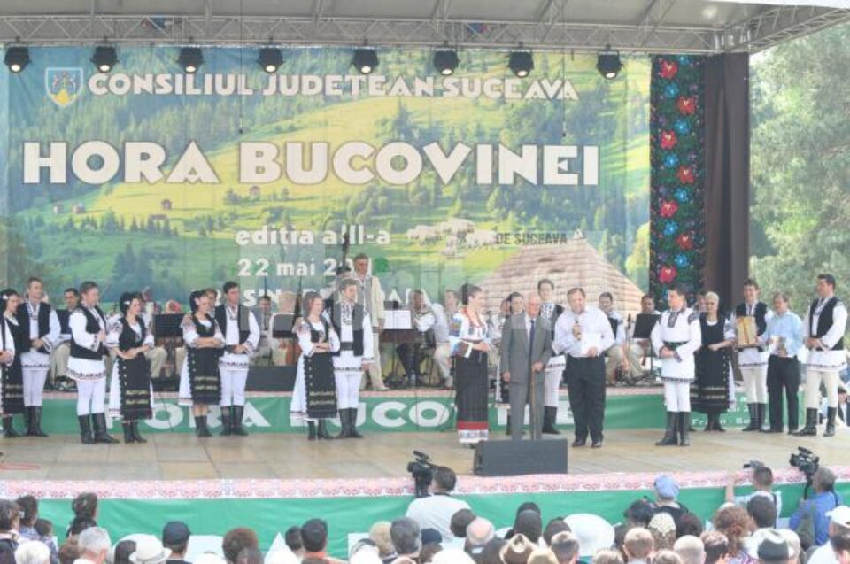 Sucevenii sunt invitați să participe, duminică, la „Hora Bucovinei” la Frasin