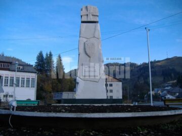 Troița din centrul Comunei Crucea