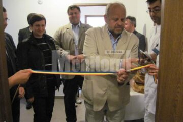 Primarul Aurel Olărean a tăiat panglica inaugurală a noului vestiar de la Spitalul Municipal