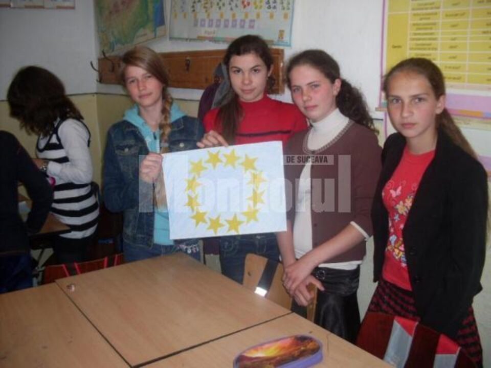Expoziție de desene cu simboluri europene, la școala din Hânțești