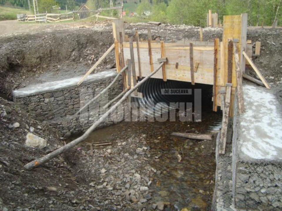 Podețul care se construiește în comuna Izvoarele Sucevei