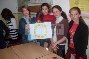 Expoziție de desene cu simboluri europene, la școala din Hânțești