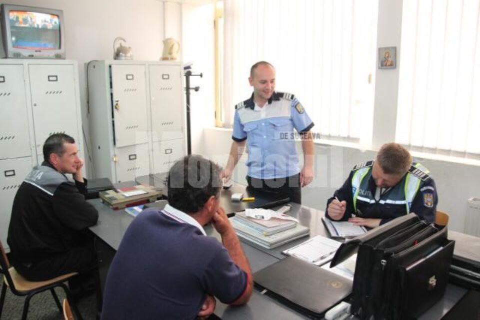 Agentul-șef adjunct Marius Scutaru, la Biroul de Tamponări, actualul său loc de muncă