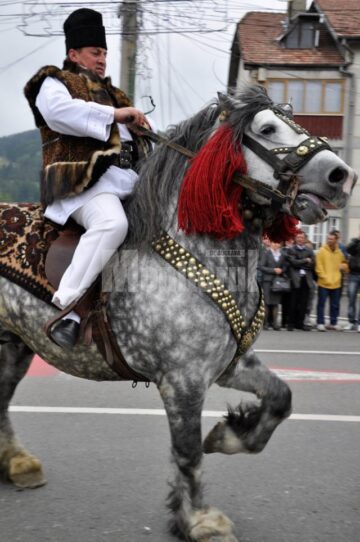 Câteva mii de oameni au participat la „Hora Bucovinei”
