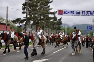 Câteva mii de oameni au participat la „Hora Bucovinei”
