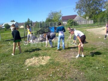 Voluntarii de la Dumbrăveni