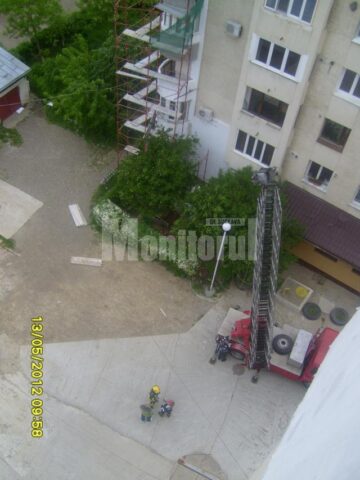 Schela metalică era în real pericol de prăbușire peste trecători și autoturismele parcate în zonă