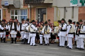 Câteva mii de oameni au participat la „Hora Bucovinei”