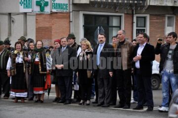 Câteva mii de oameni au participat la „Hora Bucovinei”