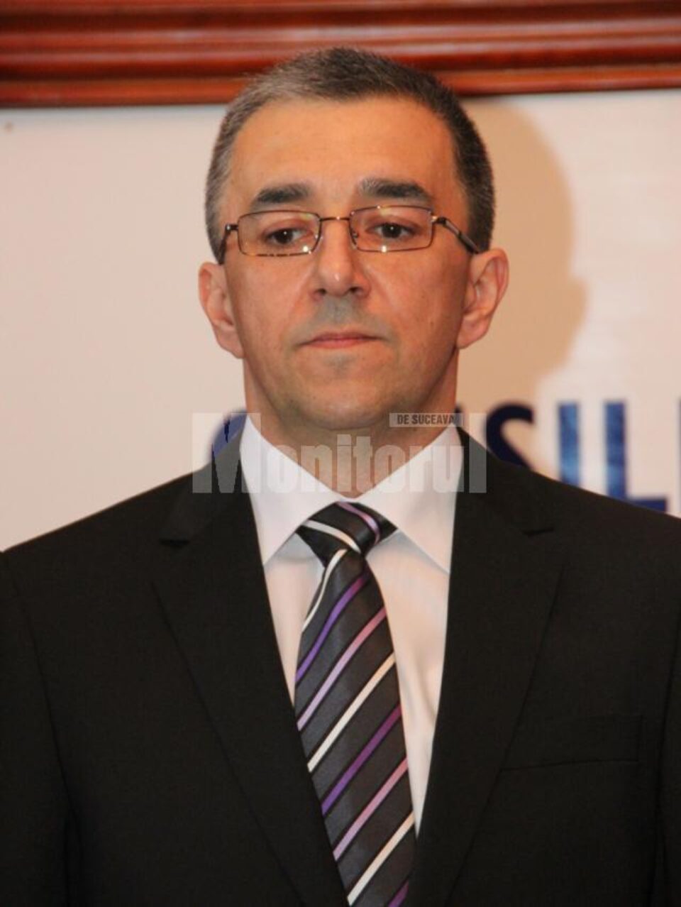 Potrivit prefectului Florin Sinescu, contractul pentru tipărirea buletinelor de vot a fost încheiat luni, între Instituția Prefectului - județul Suceava și societatea Tipo-Lidana SRL