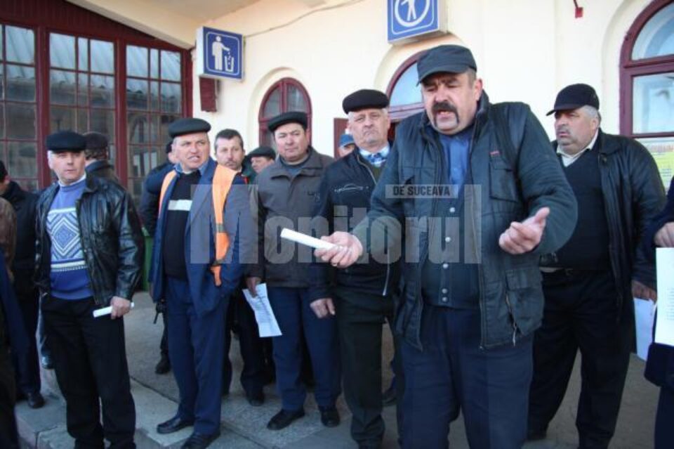 Greviștii au fost sancționați cu 5% din salariul lunar și plata orelor de întârziere pentru trenurile oprite Greviștii au fost sancționați cu 5% din salariul lunar și plata orelor de întârziere pentru trenurile oprite