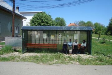 Stația de autobuz de la Horodnic de Jos, despre construcția căreia Cătălin Nechifor afirmă că s-a făcut la un preț dublu față de prețul real