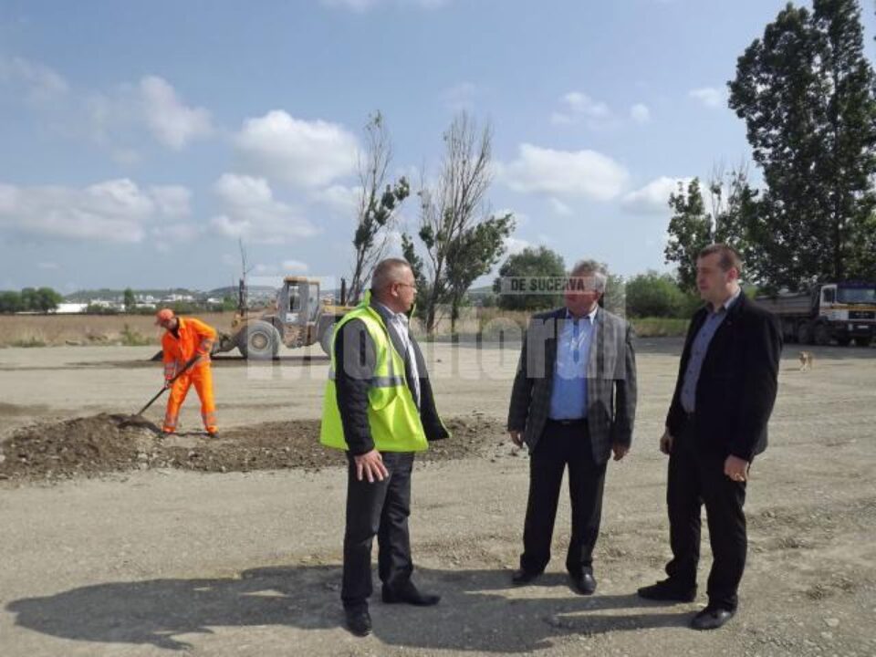 Primarul Ion Lungu a verificat ieri stadiul lucrărilor de amenajare a noului adăpost de câini