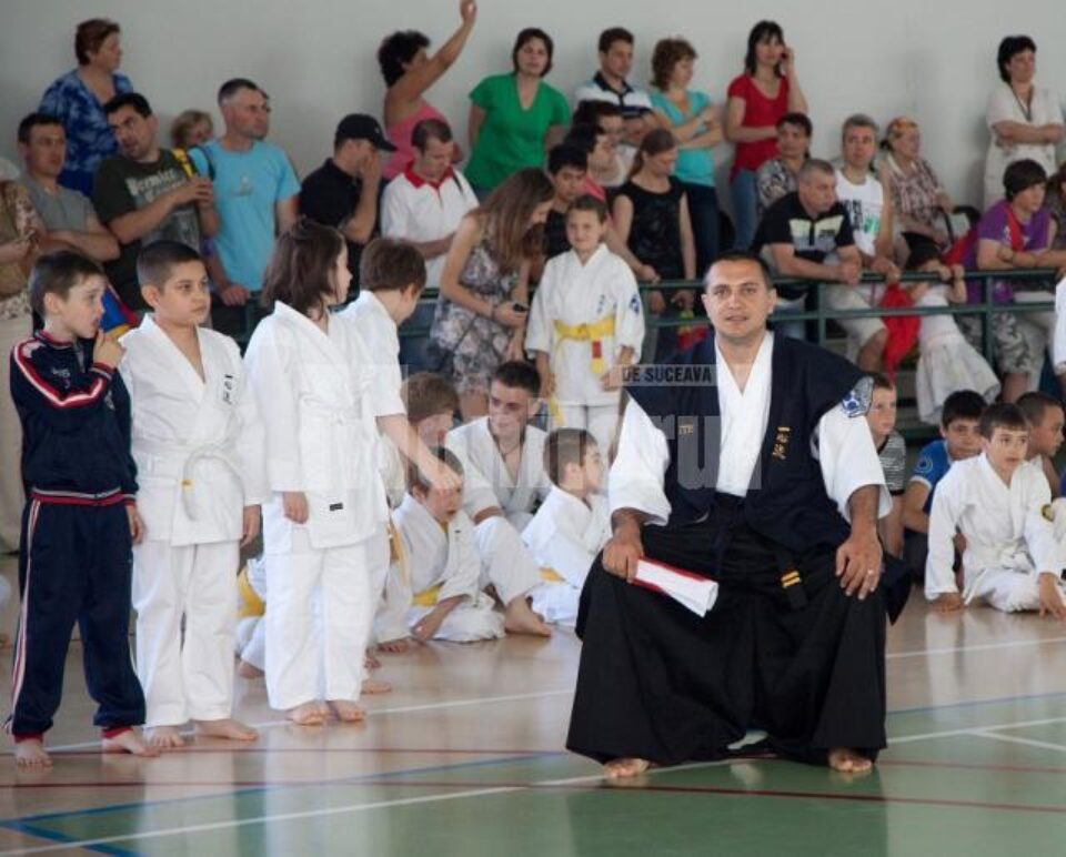 George Crăciunescu, instructorul echipei sucevene de karate okinawian Isshinryu, extrem de mulțumit de rezultatele elevilor săi George Crăciunescu, instructorul echipei sucevene de karate okinawian Isshinryu, extrem de mulțumit de rezultatele elevilor săi