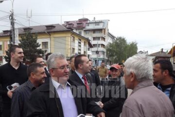 Ion Lungu a stat de vorbă cu alegatorii în zona Pieței Mari