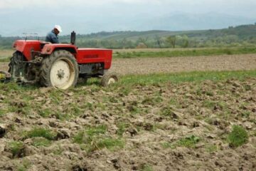 Oameni ai muncii de pe ogoare!