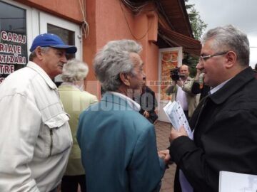 Ion Lungu a stat de vorba cu alegatorii in zona Pietei Mari