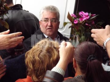 “Sporul casei, sporul orașului”, este deviza cu care Lungu le-a oferit alegătorilor ghivece cu flori