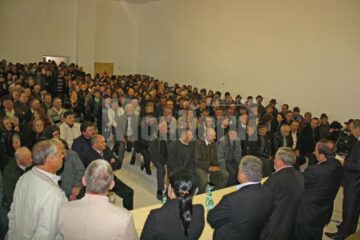 Câteva sute de locuitori din Straja au participat la o întâlnire cu președintele CJ, Gheorghe Flutur