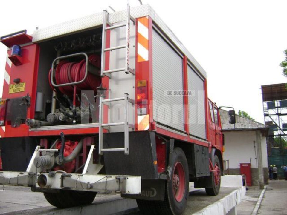 Preotul Gabriel Puiu Florea a cumpărat mașina de pompieri din Franța