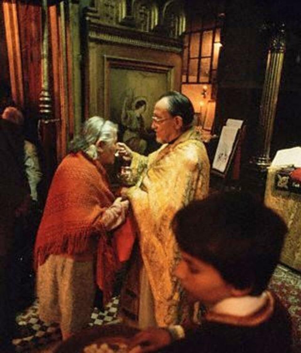 Apropiați-vă de Potirul Vieții, cu frică și cu credință în Dumnezeu Foto: CORBIS