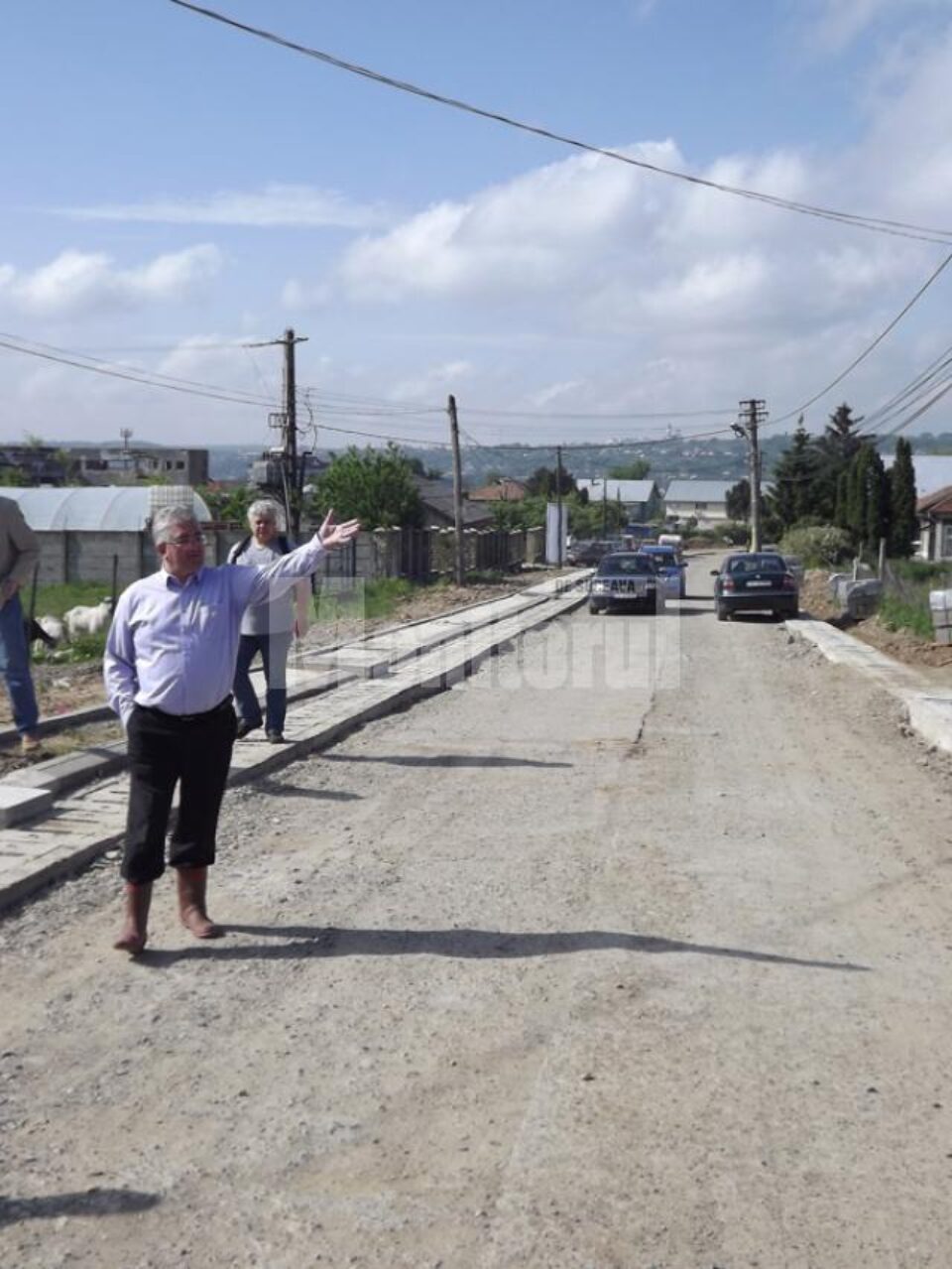 Strada Aleea Dumbravii, asfaltată pentru prima oară, deservește o nouă zonă rezidențială