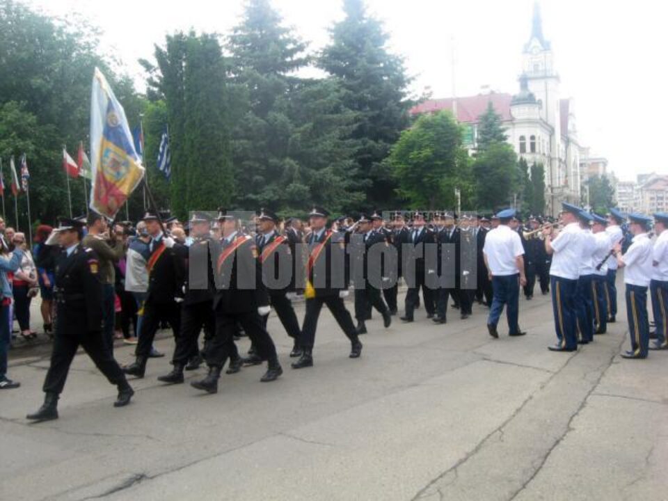 Slujbă de pomenire și paradă militară, de Ziua Eroilor