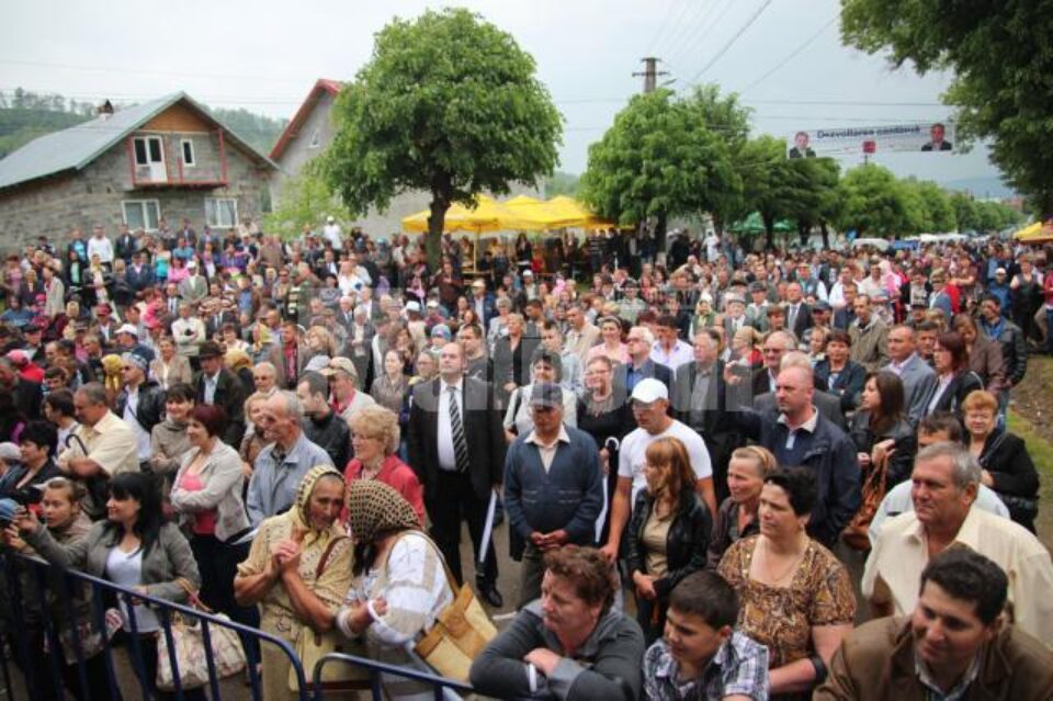 Mii de locuitori din Dărmănești au venit la concertul maestrului Nicolae Botgros