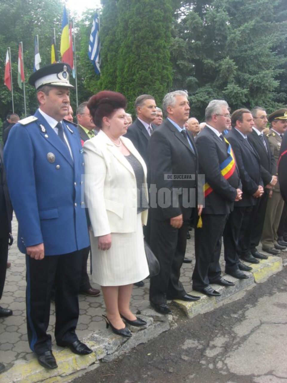 Oficialitățile sucevene, prezente la slujba de pomenire și parada militară, de Ziua Eroilor Oficialitățile sucevene, prezente la slujba de pomenire și parada militară, de Ziua Eroilor