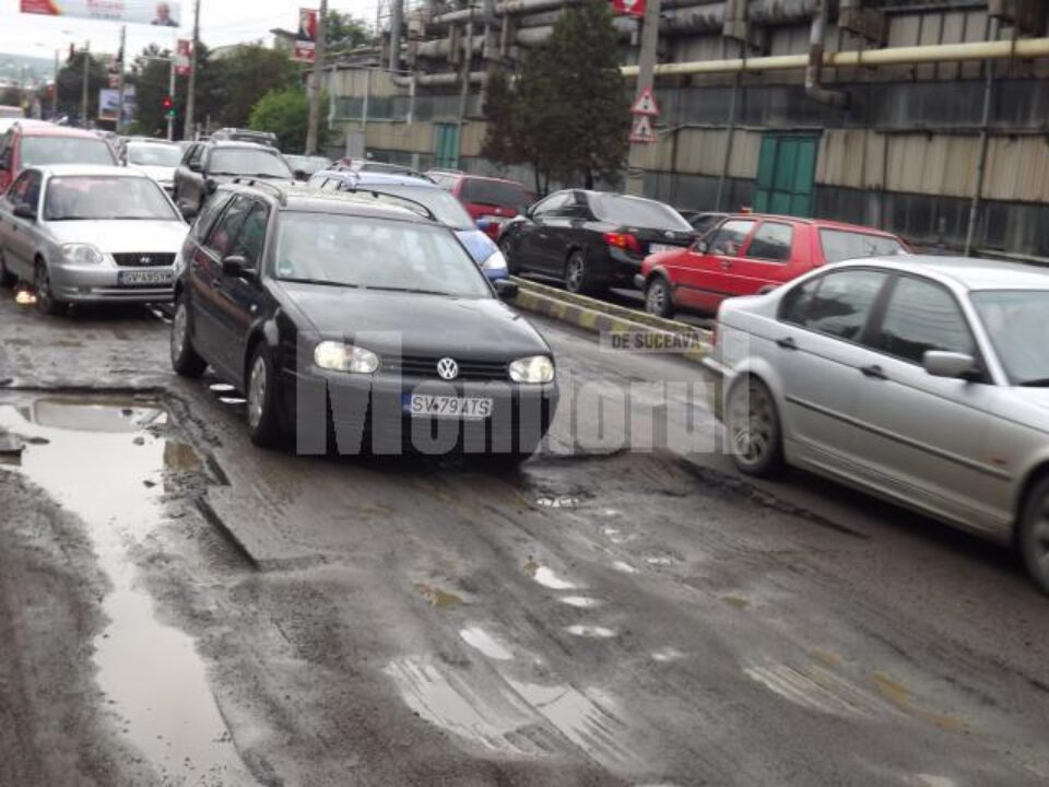 Un sens de circulație de pe Calea Unirii, „paralizat” din cauza lucrărilor de asfaltare nefinalizate