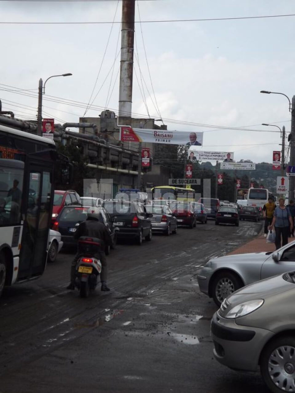 Un sens de circulație de pe Calea Unirii, „paralizat” din cauza lucrărilor de asfaltare nefinalizate
