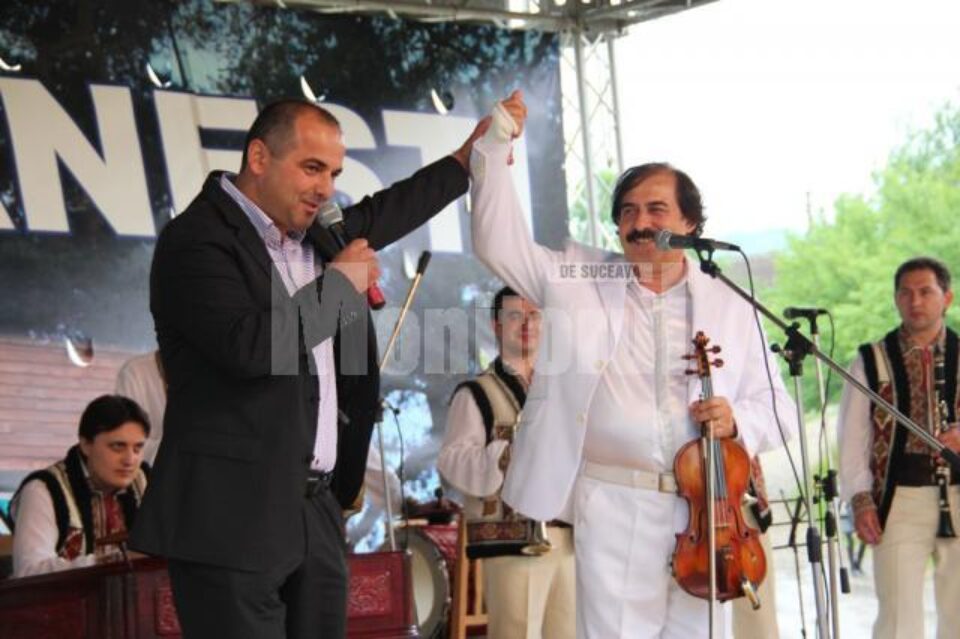 Nicolae Botgros i-a îndemnat pe locuitorii din Dărmănești sa-l pună pe Dan Chidoveț primar pe viață