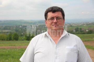 Gherasim Constantin Ciocîrlan e convins că oamenii din satele Todireștiului îi vor urma sloganul: „Vrei un partid la primărie sau un gospodar?”.