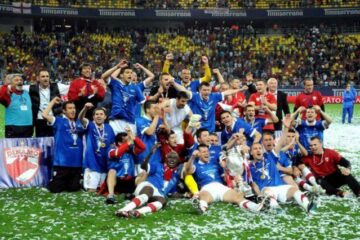 Bucuria în tabăra dinamovistă a fost enormă după primul trofeu în ultimii cinci ani Bucuria în tabăra dinamovistă a fost enormă după primul trofeu în ultimii cinci ani