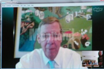 20 de elevi de la Școala Nr.1 din Suceava, împreună cu câțiva profesori și directoarea școlii, Tamara Brutaru, s-au întâlnit online cu un senator american