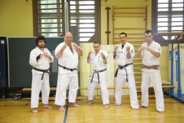 Cei patru reprezentanți ai României la seminarul de la Berlin împreună cu maestrul Hanshi Albert C. Mady (în mijloc)