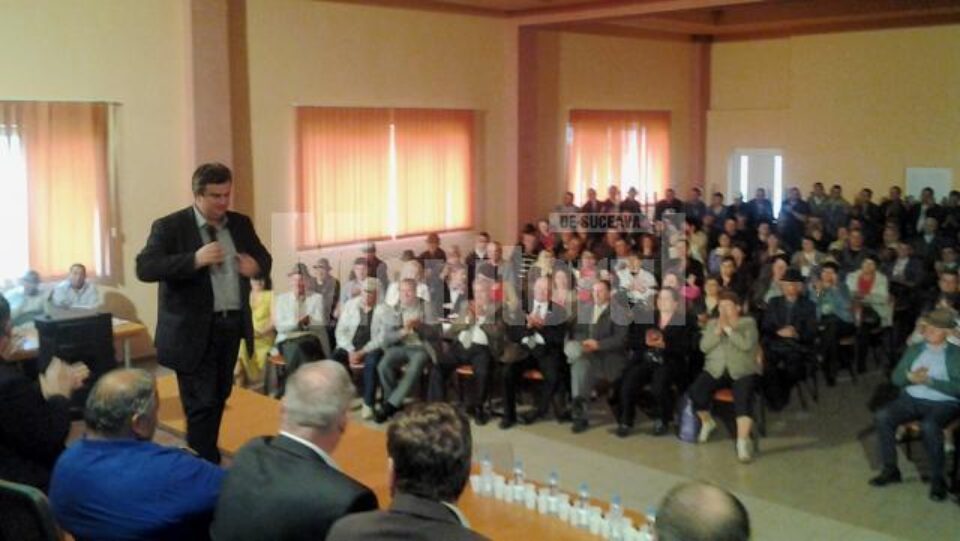 Câteva sute de locuitori ai comunei Cornu Luncii au participat la întâlnirea cu liderul PSD Suceava, Cătălin Nechifor, candidatul USL pentru funcția de președinte al Consiliului Județean Câteva sute de locuitori ai comunei Cornu Luncii au participat la întâlnirea cu liderul PSD Suceava, Cătălin Nechifor, candidatul USL pentru funcția de președinte al Consiliului Județean