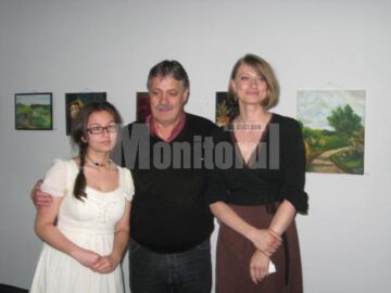 Ștefana împreună cu dirigintele Mihai Airinei și prof. Isabela Ignătescu