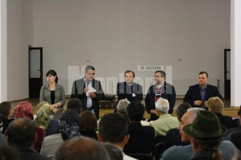Președintele C J Suceava, Gheorghe Flutur, candidat din partea PDL pentru un nou mandat, s-a întâlnit cu câteva sute de locuitori ai comunei Șerbăuți