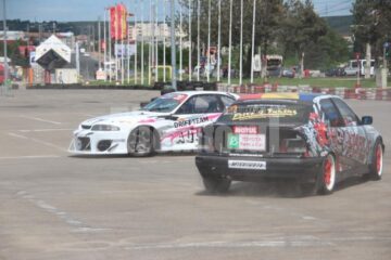 Demonstrație de drift în parcarea Shopping City Suceava