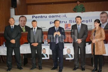 Locuitorii comunei Stroiești au venit în număr foarte mare la întâlnirea cu președintele PDL al Consiliului Județean, Gheorghe Flutur
