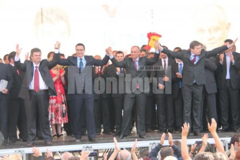 Liderii USL, Crin Antonescu, Victor Ponta și Daniel Constantin, s-au întâlnit cu câteva mii de suceveni la Fălticeni și Suceava