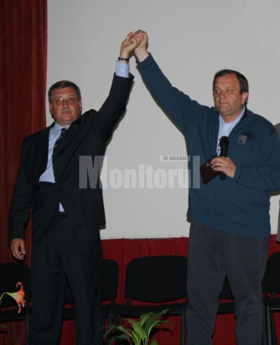 Președintele Consiliului Județean Suceava, Gheorghe Flutur, și candidatul PDL pentru Primăria Siret, Vasile Tablan Președintele Consiliului Județean Suceava, Gheorghe Flutur, și candidatul PDL pentru Primăria Siret, Vasile Tablan