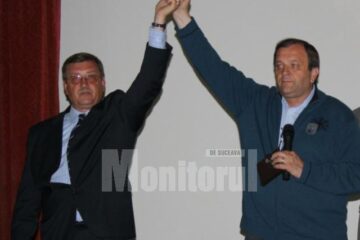 Președintele Consiliului Județean Suceava, Gheorghe Flutur, și candidatul PDL pentru Primăria Siret, Vasile Tablan