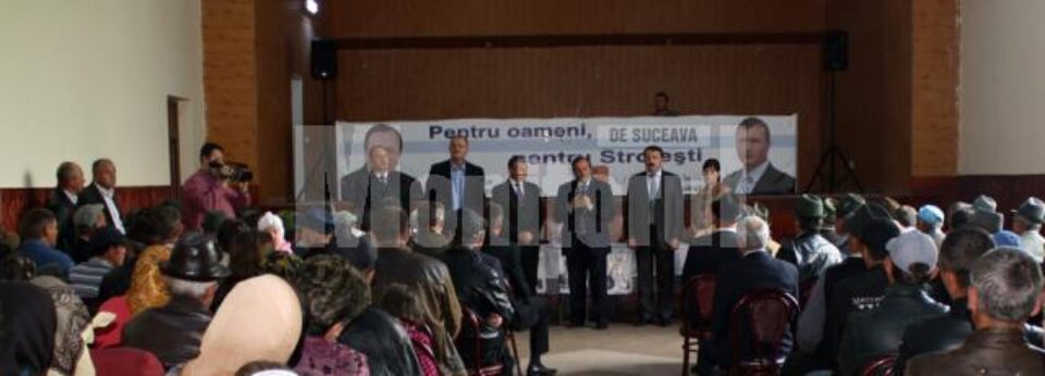 Locuitorii comunei Stroiești au venit în număr foarte mare la întâlnirea cu președintele PDL al Consiliului Județean, Gheorghe Flutur, care candidează pentru un nou mandat la alegerile locale din 10 iunie Locuitorii comunei Stroiești au venit în număr foarte mare la întâlnirea cu președintele PDL al Consiliului Județean, Gheorghe Flutur, care candidează pentru un nou mandat la alegerile locale din 10 iunie
