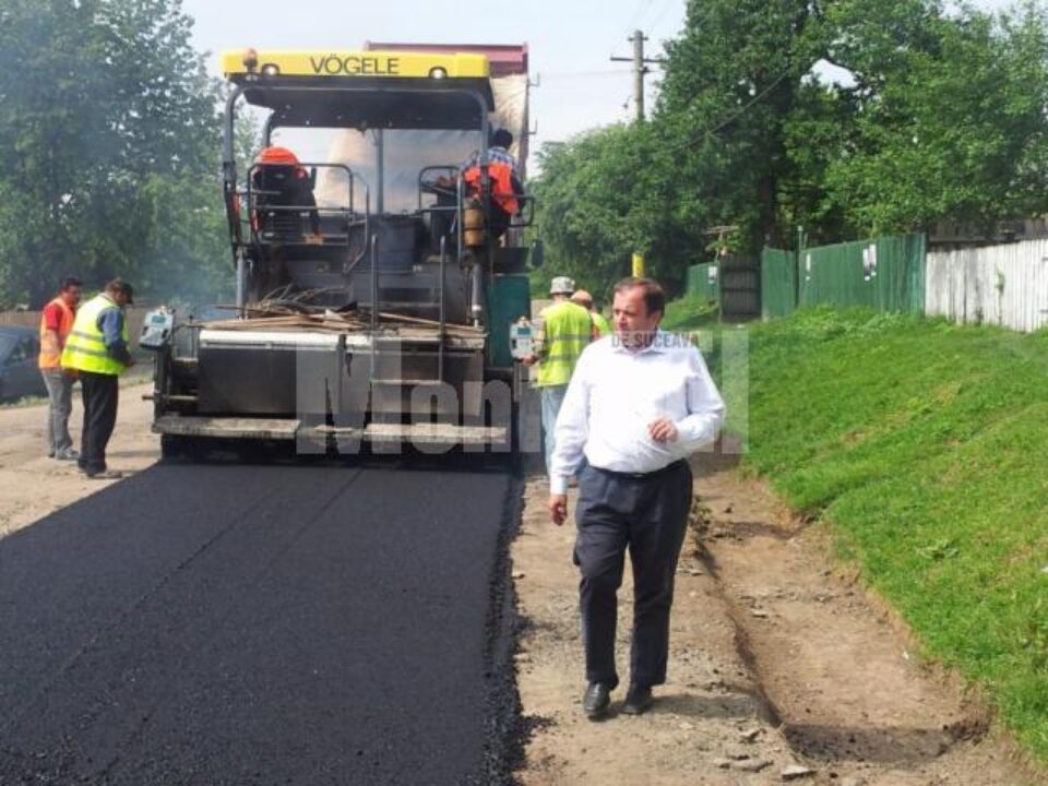 Președintele Consiliului Județean, Gheorghe Flutur, care candidează pentru un nou mandat din partea PDL, s-a aflat luni în comuna Vulturești Președintele Consiliului Județean, Gheorghe Flutur, care candidează pentru un nou mandat din partea PDL, s-a aflat luni în comuna Vulturești