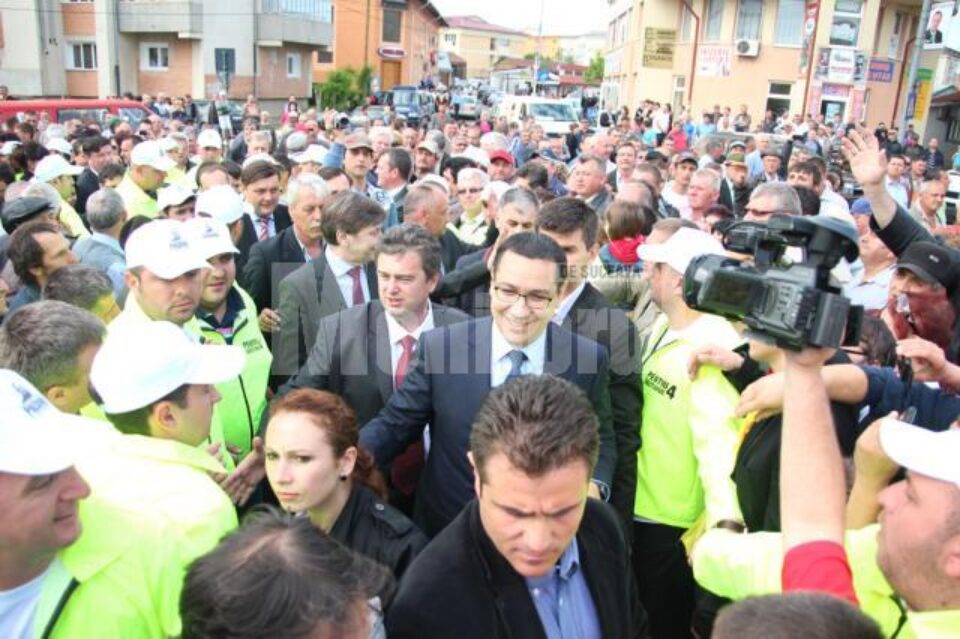 Victor Ponta a fost primit bine de sucevenii veniți la mitingul USL