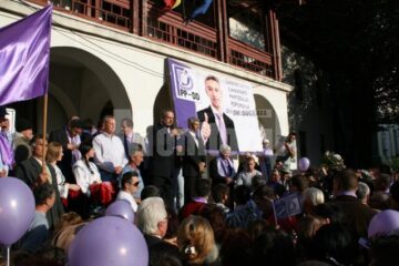 Dan Diaconescu și echipa sa, întâmpinați cu entuziasm în fiecare localitate vizitată