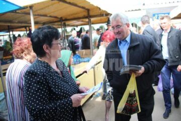 Ion Lungu s-a întâlnit cu comercianții din Piața Burdujeni, care va fi modernizată anul viitor