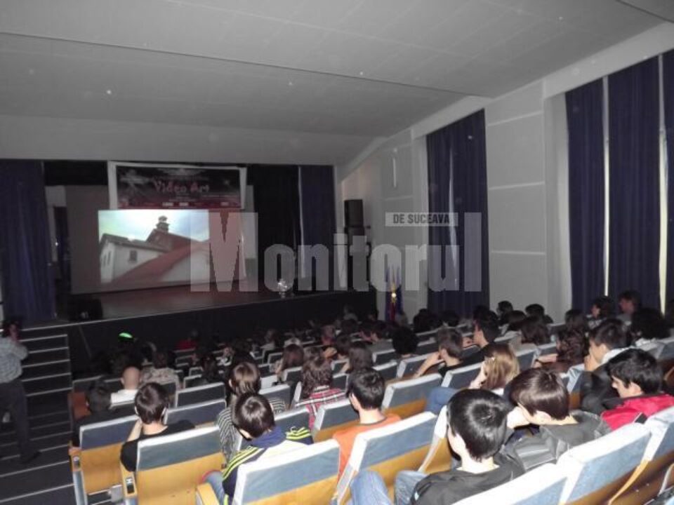 Liceenii, încurajați să-și folosească imaginația și expresivitatea în Concursul național Video Art